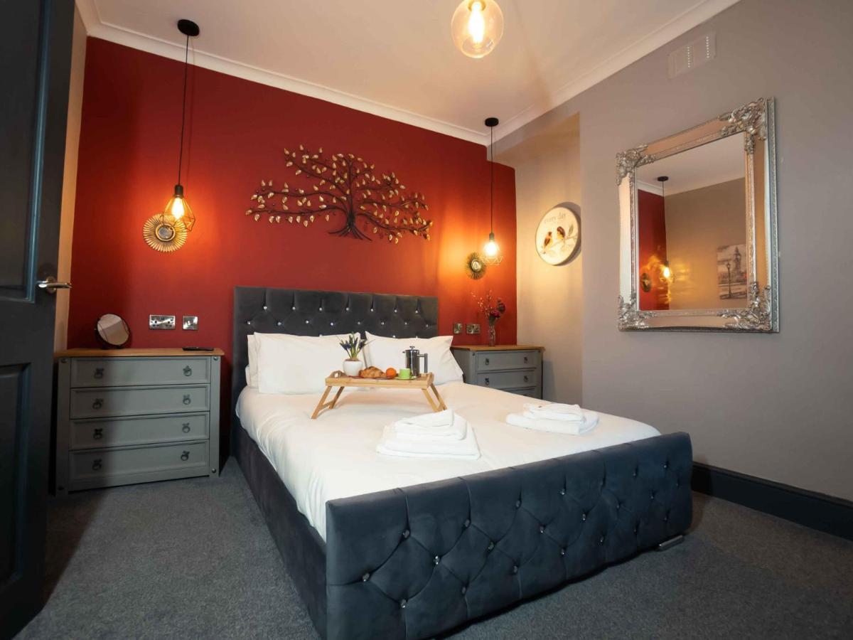 Pass The Keys Amazing, Newly Renovated 5Bedroom House Sleeps 10 Скарборо Экстерьер фото