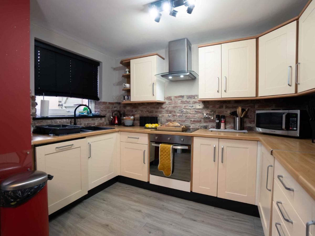 Pass The Keys Amazing, Newly Renovated 5Bedroom House Sleeps 10 Скарборо Экстерьер фото