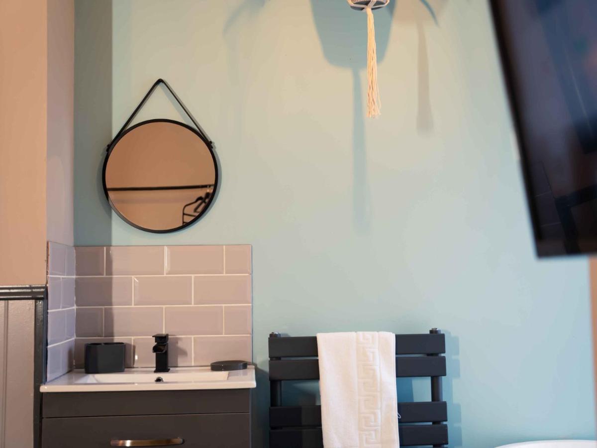 Pass The Keys Amazing, Newly Renovated 5Bedroom House Sleeps 10 Скарборо Экстерьер фото
