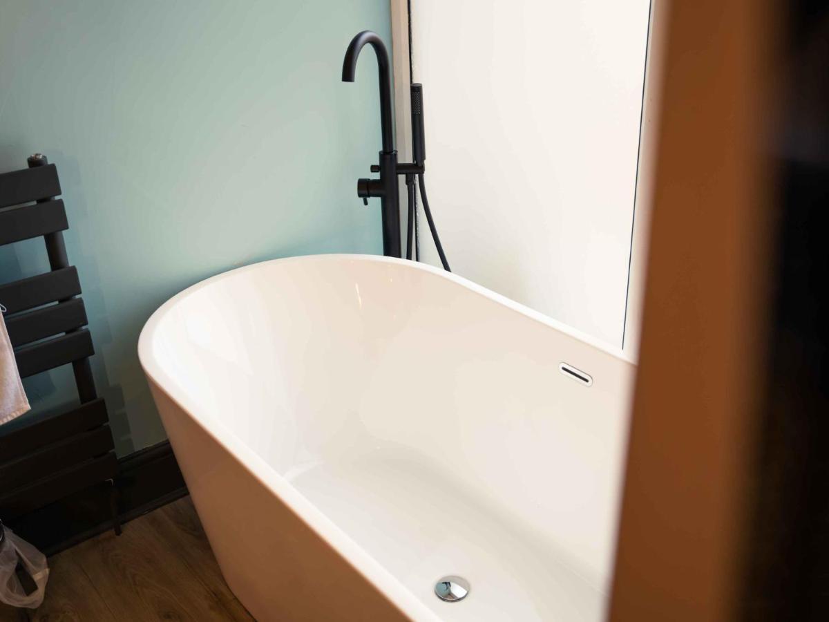 Pass The Keys Amazing, Newly Renovated 5Bedroom House Sleeps 10 Скарборо Экстерьер фото