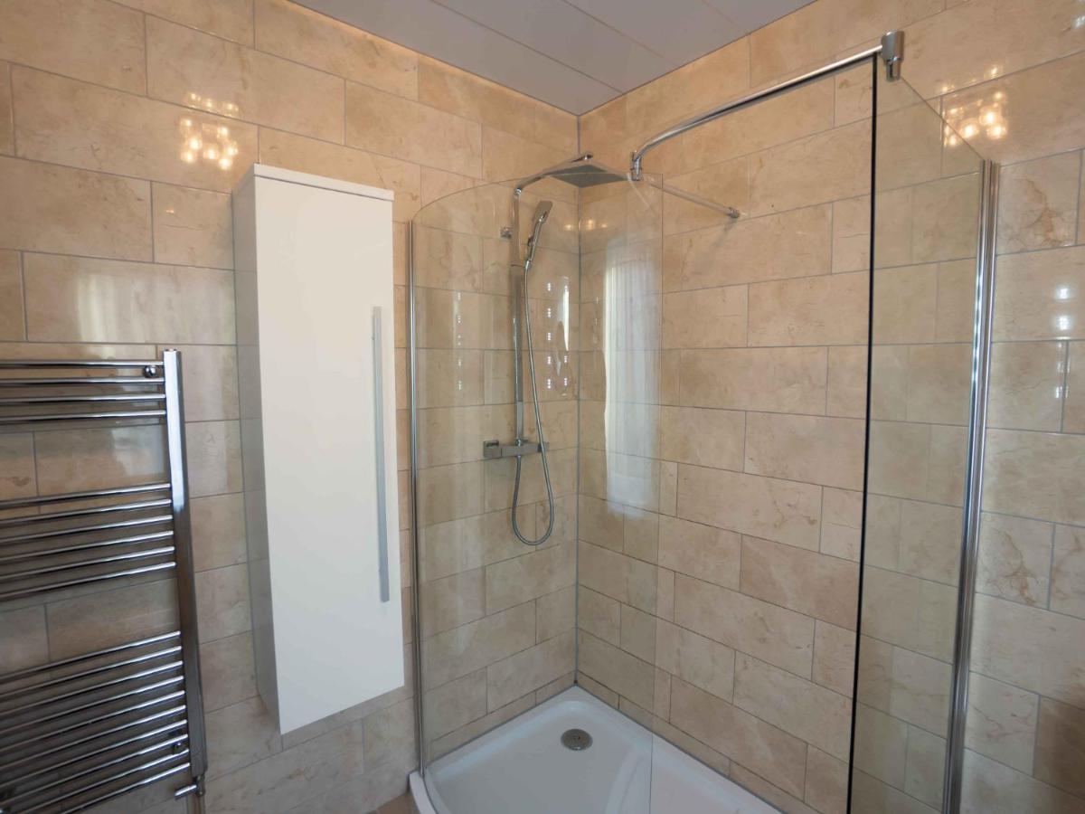 Pass The Keys Amazing, Newly Renovated 5Bedroom House Sleeps 10 Скарборо Экстерьер фото