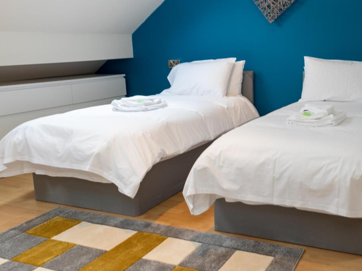 Pass The Keys Amazing, Newly Renovated 5Bedroom House Sleeps 10 Скарборо Экстерьер фото