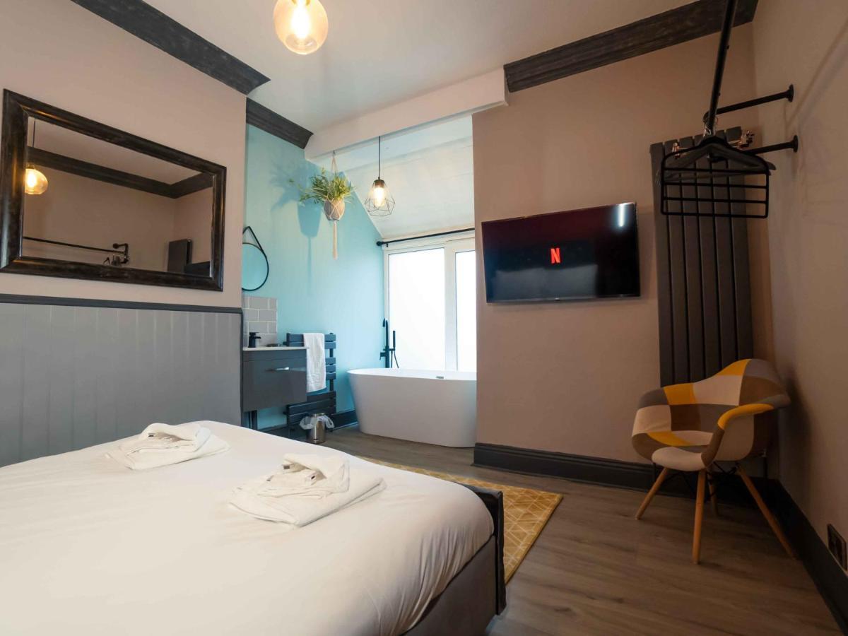 Pass The Keys Amazing, Newly Renovated 5Bedroom House Sleeps 10 Скарборо Экстерьер фото