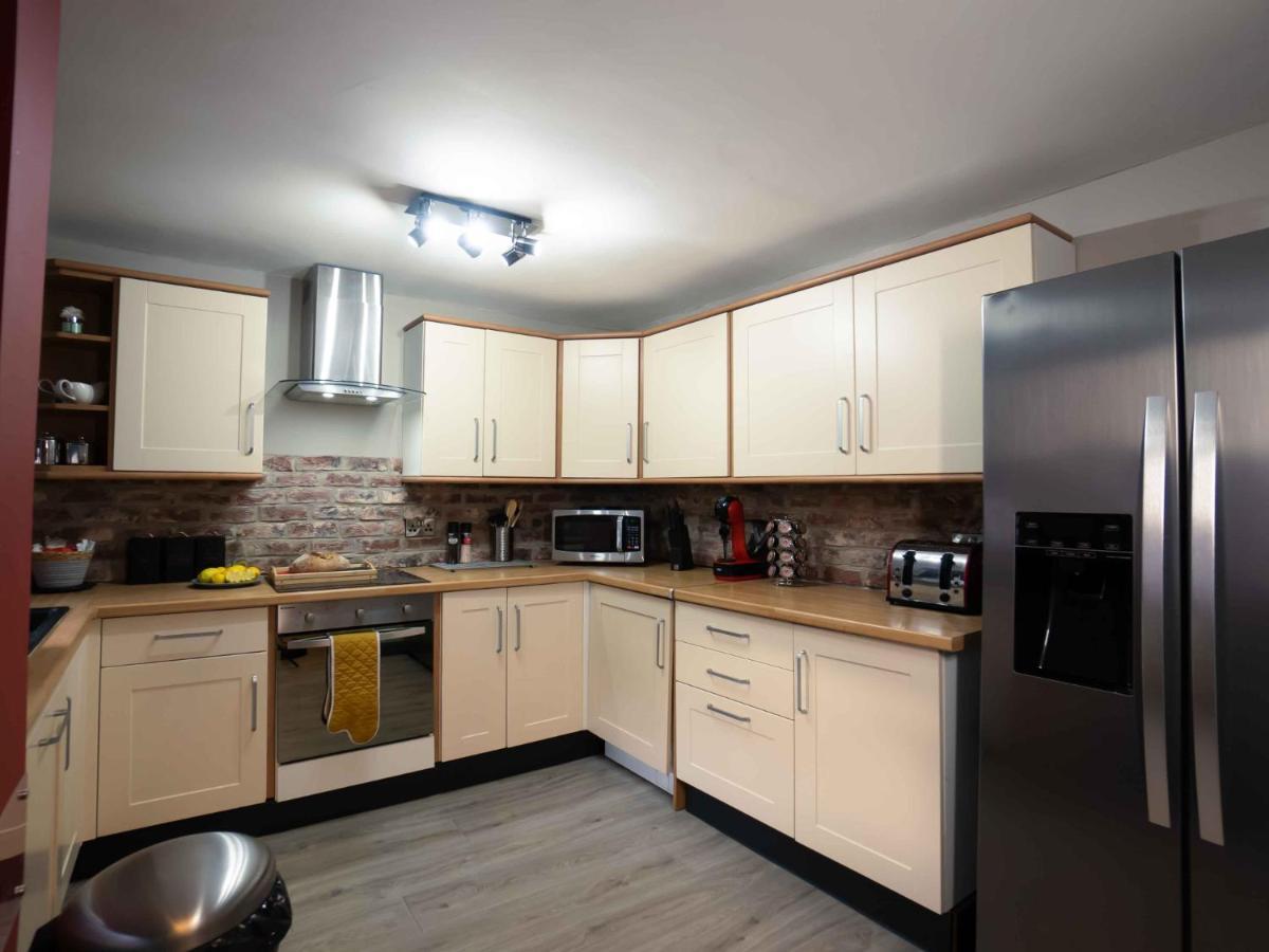 Pass The Keys Amazing, Newly Renovated 5Bedroom House Sleeps 10 Скарборо Экстерьер фото