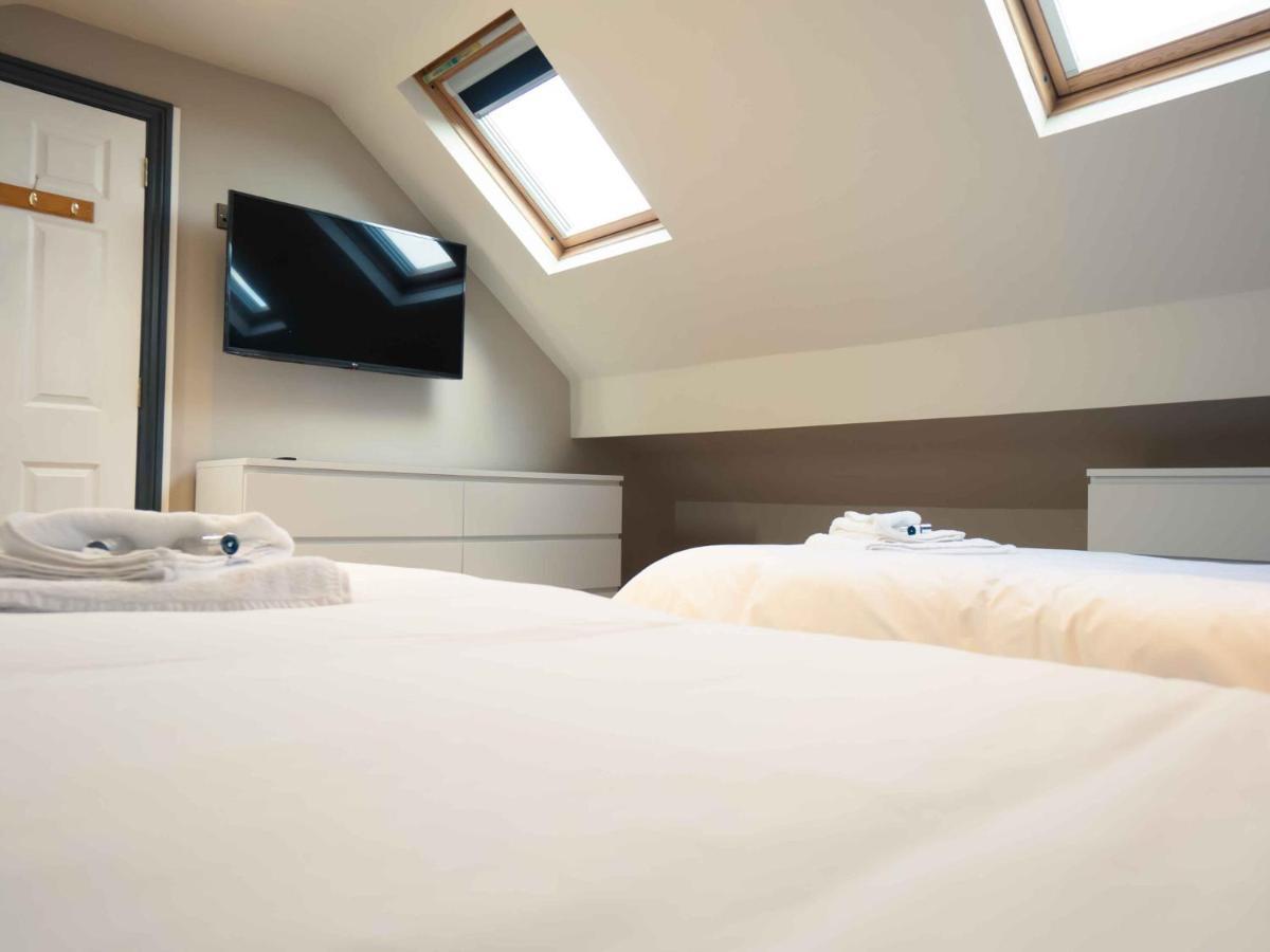 Pass The Keys Amazing, Newly Renovated 5Bedroom House Sleeps 10 Скарборо Экстерьер фото