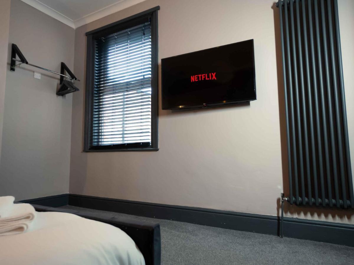 Pass The Keys Amazing, Newly Renovated 5Bedroom House Sleeps 10 Скарборо Экстерьер фото